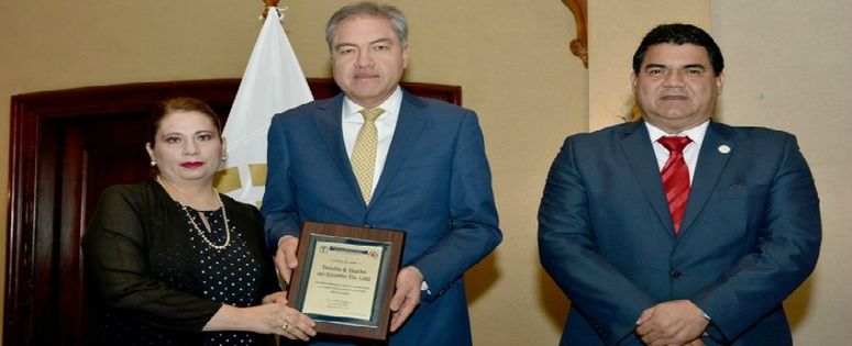 “Al mérito empresarial y contribución al gremio contable del Ecuador” 