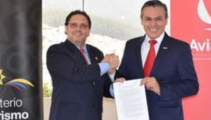 La firma del convenio se realizó entre Enrique Ponce de León, Ministro de Turismo y David Alemán, Director General de Avianca en Ecuador