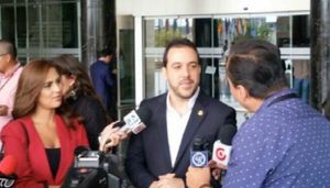 Las bancadas de oposición política presentaron este martes un nuevo pedido de juicio político contra el vicepresidente Jorge Glas