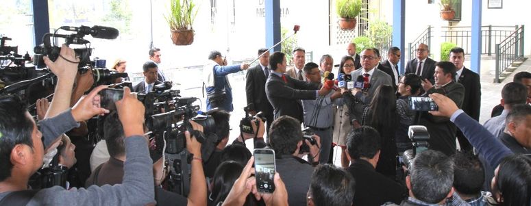 La fiscalía ecuatoriana acusó este jueves al vicepresidente Jorge Glas de recibir coimas por al menos 13,5 millones de dólares de la constructora Odebrecht