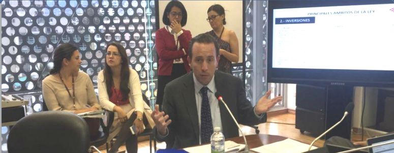  Patricio Alarcón, dice que la ley “evidencia los rezagos ideológicos del régimen anterior, no fortalece la dolarización, debilita la institucionalidad y reduce los incentivos a la inversión”