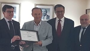 Teojama Comercial recibió un reconocimiento por su contribución al desarrollo y crecimiento del mercado de capitales del país