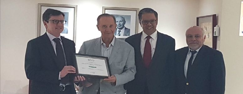 Teojama Comercial recibió un reconocimiento por su contribución al desarrollo y crecimiento del mercado de capitales del país