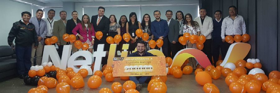 NETLIFE premió a Francisco Ramírez por ser “su cliente número 200.000”