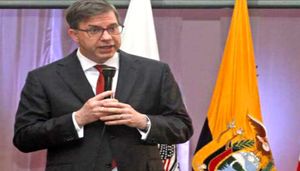 Todd Chapman debatió temas juridicos y económicos con los sectores empresariales de Ecuador