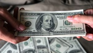 Dolares